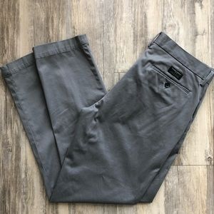 Men’s grey chino pant